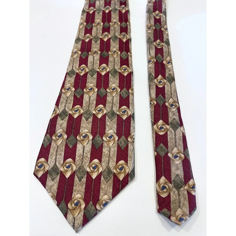 Roundtree & Yorke Red Maroon Gold Floral Rose Patterned Silk Mens Tie‎